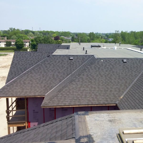 multi-unit structure using mixed commercial roofing materials
